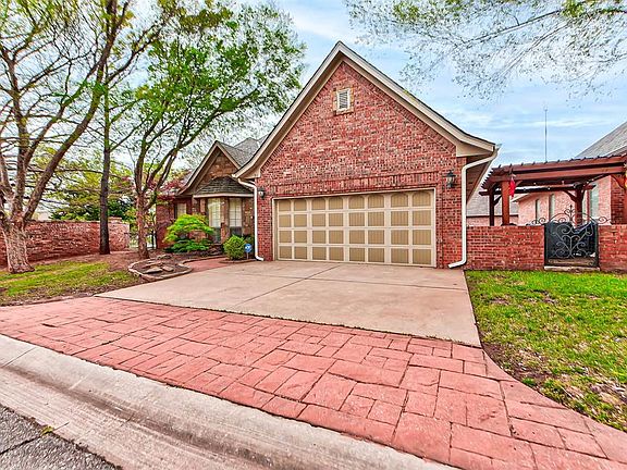 2nd image of 90 Olde Village Way