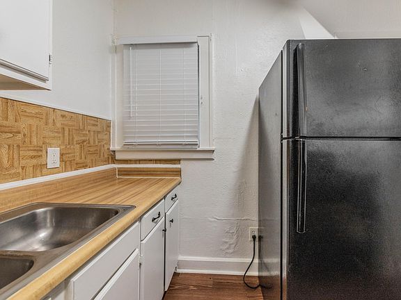 5th image of 930 E Grayson St APT 6