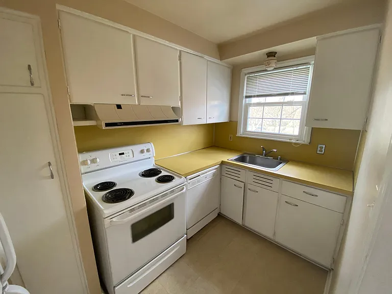 21737 Snow Ave #J3 — Photo 10