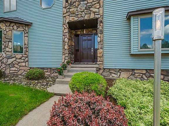 4th image of 100 Laurel Dr