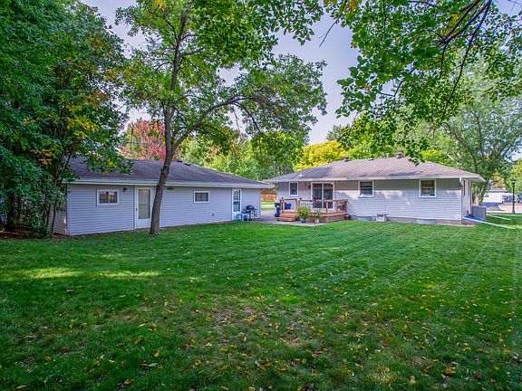 2nd image of 335 Sunrise Ln N