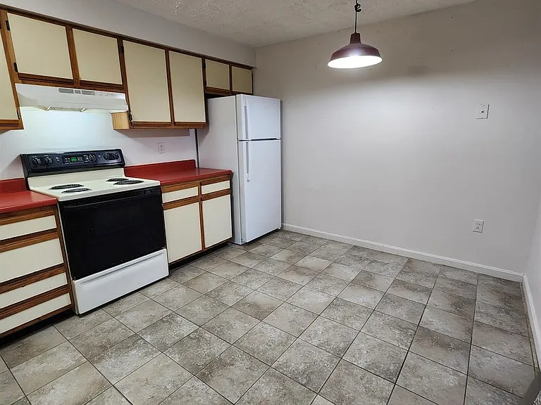 5 Irene St #7-4 — Photo 2