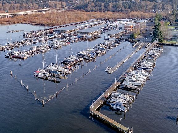 3rd image of 3911 Lake Washington Blvd SE #17