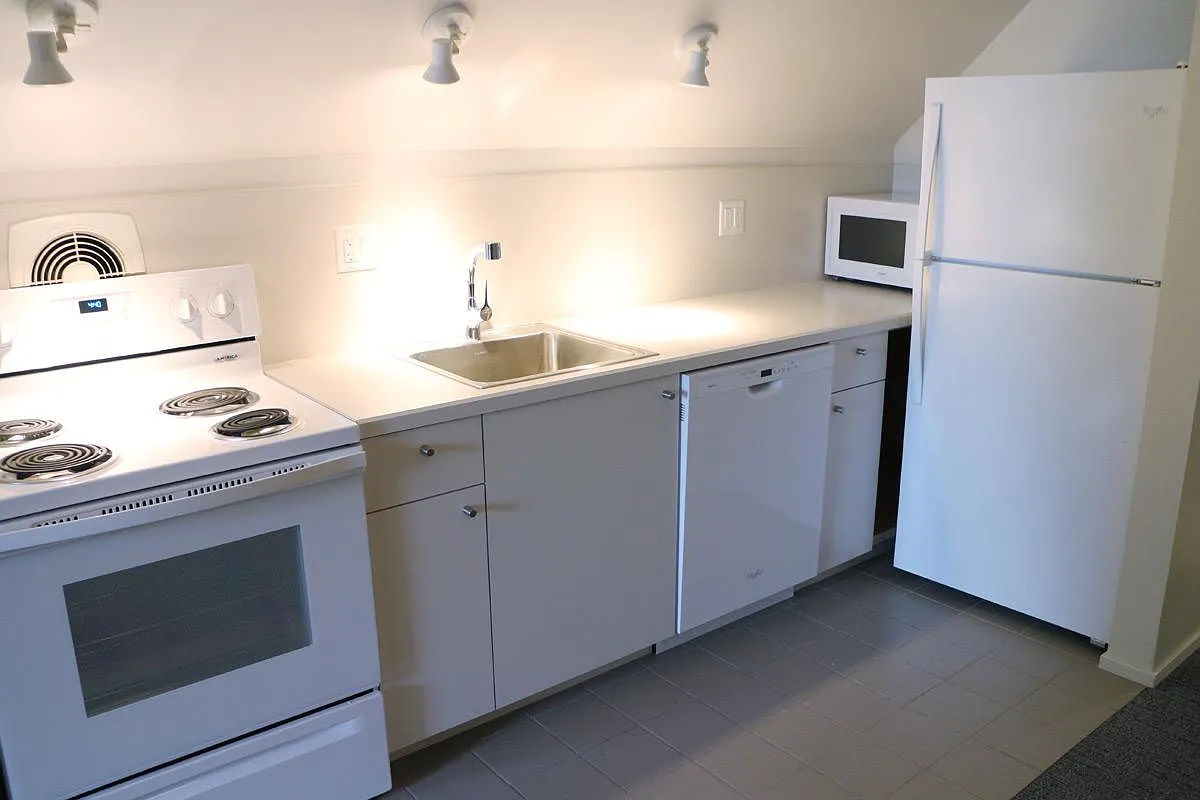2 bed, 750 sqft, $1,500 — Photo 4