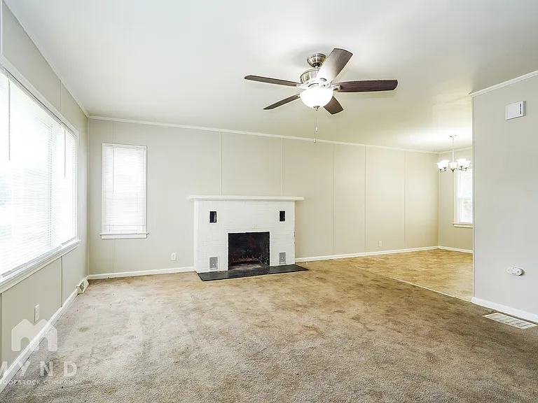 1630 Elaine Rd — Photo 5