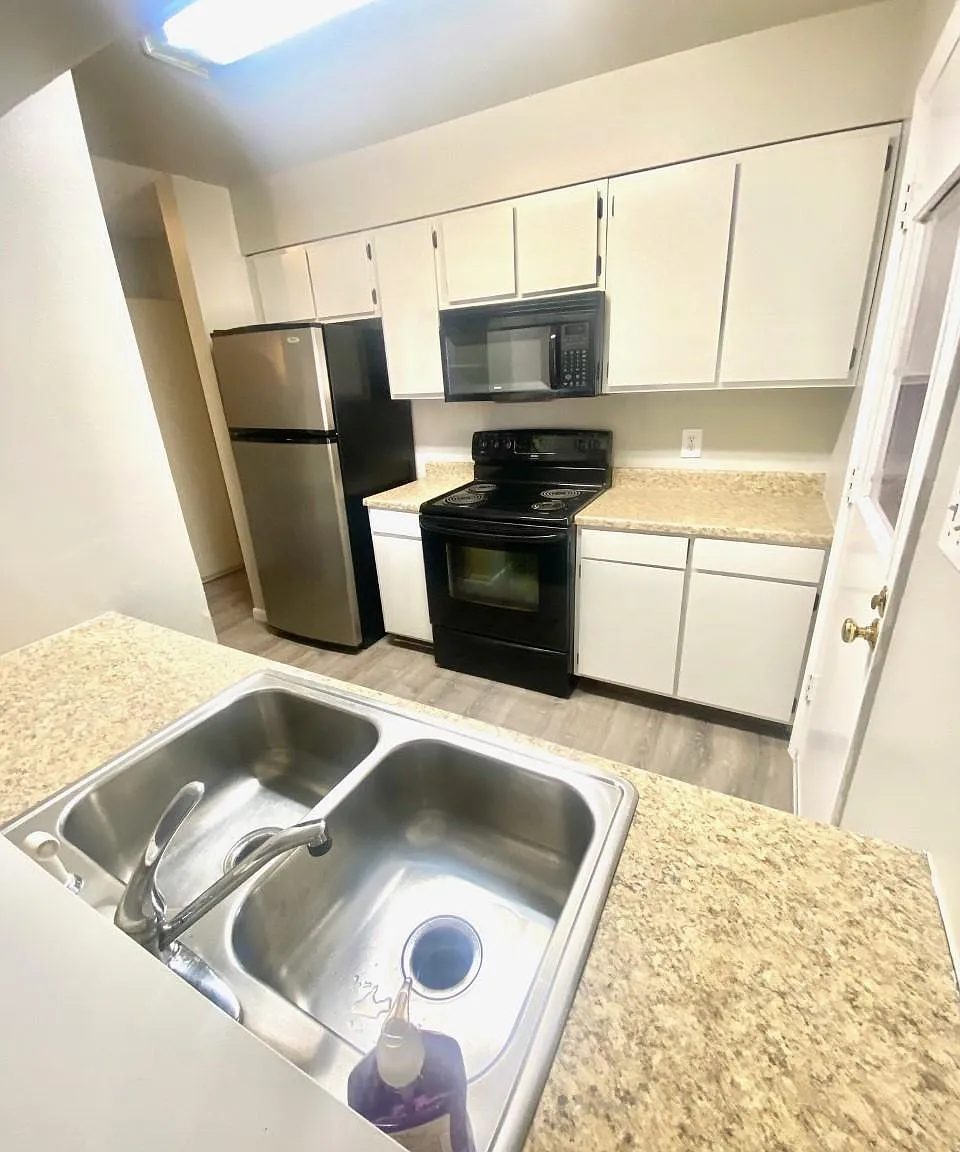 2 bed, 1020 sqft, $1,450 — Photo 2