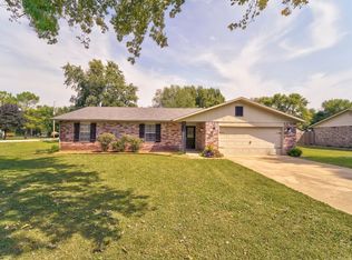 1475 Castle View Dr, Springdale, AR 72762