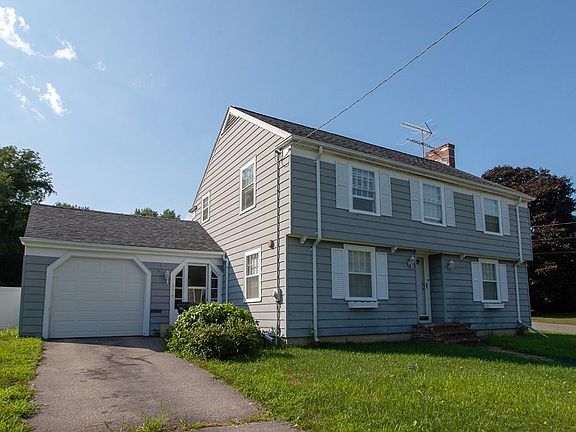 5th image of 374 Kenoza Ave