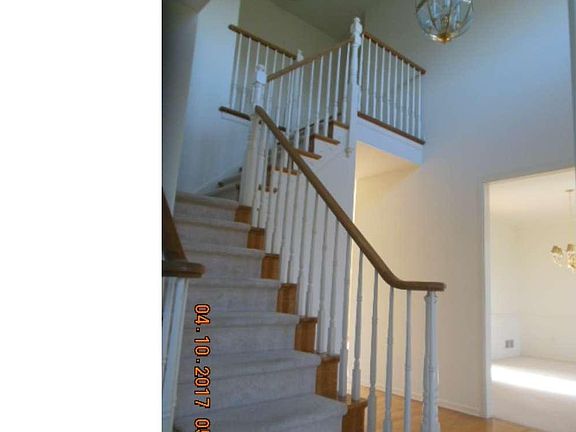2nd image of 39 Meadowcroft Ln
