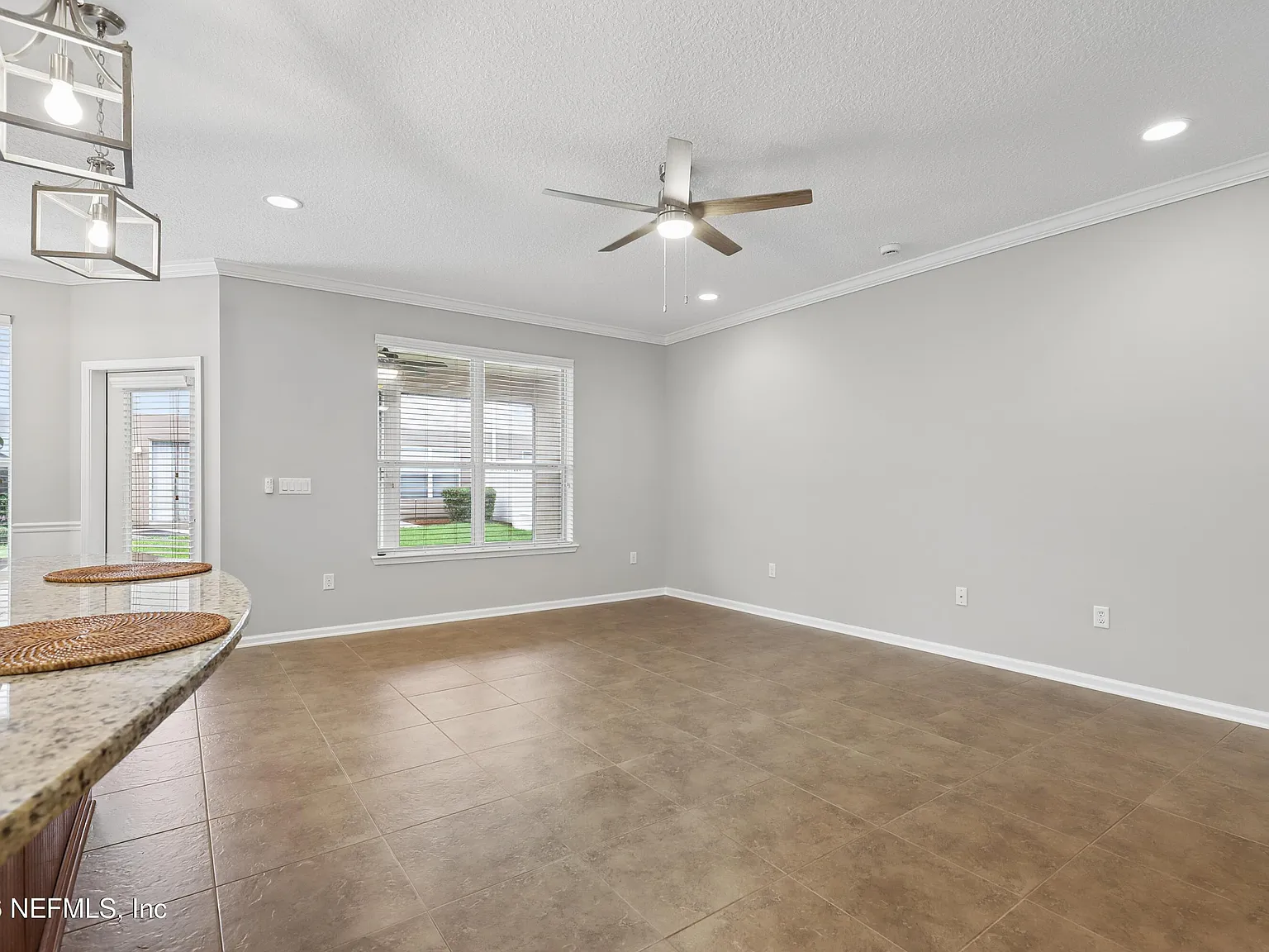 3 bed, 2.5 bath, 1667 sqft, $2,000 — Photo 3