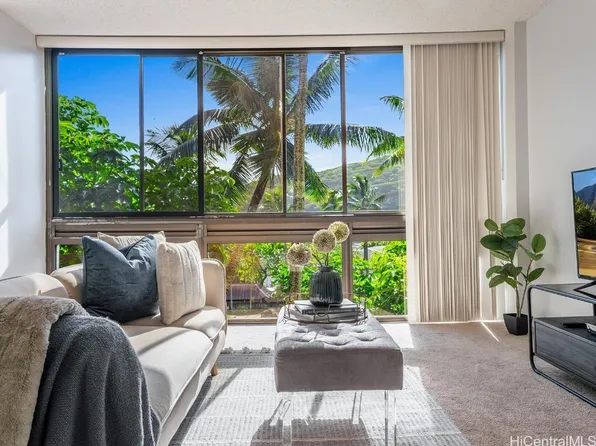 501 Hahaione St APT 14F, Honolulu, HI 96825