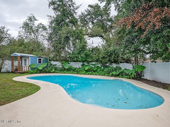 3rd image of 7837 RONDEAU Drive E