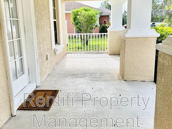4th image of 429 Hedgewood St
