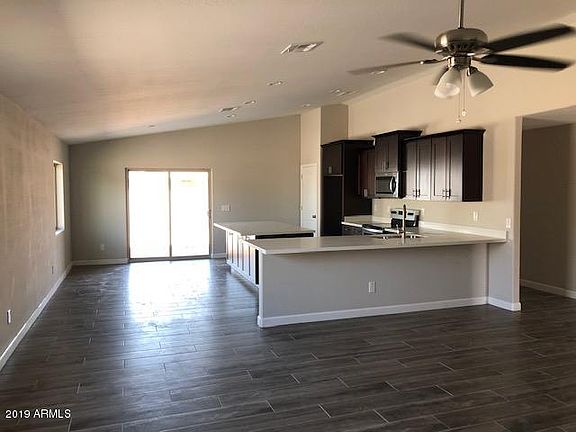 5th image of 2743 E Southgate Ave