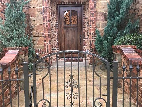 3rd image of 9012 Glendara Dr