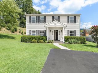 2956 Stonebridge Cir, Vinton, VA 24179