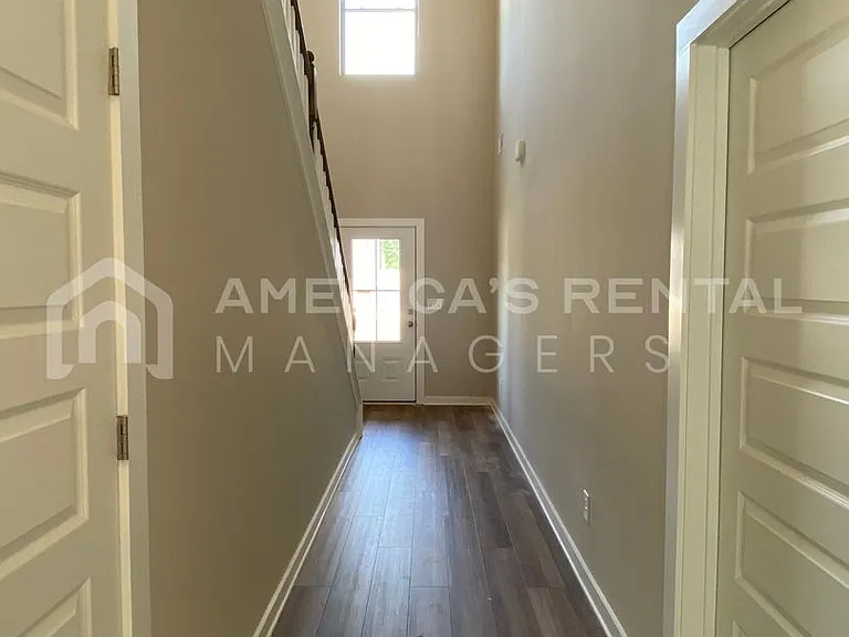 1385 Brookhaven Dr — Photo 3