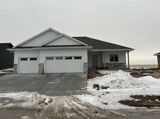 6521 R Ave, Kearney, NE 68847