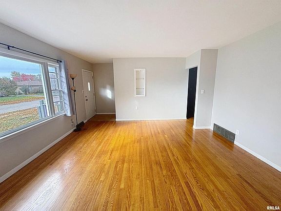 4th image of 3855 26th Ave