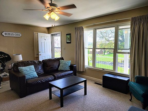 3rd image of 407 Talbott Cir