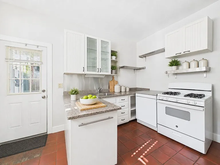 2623 Swain St — Photo 6