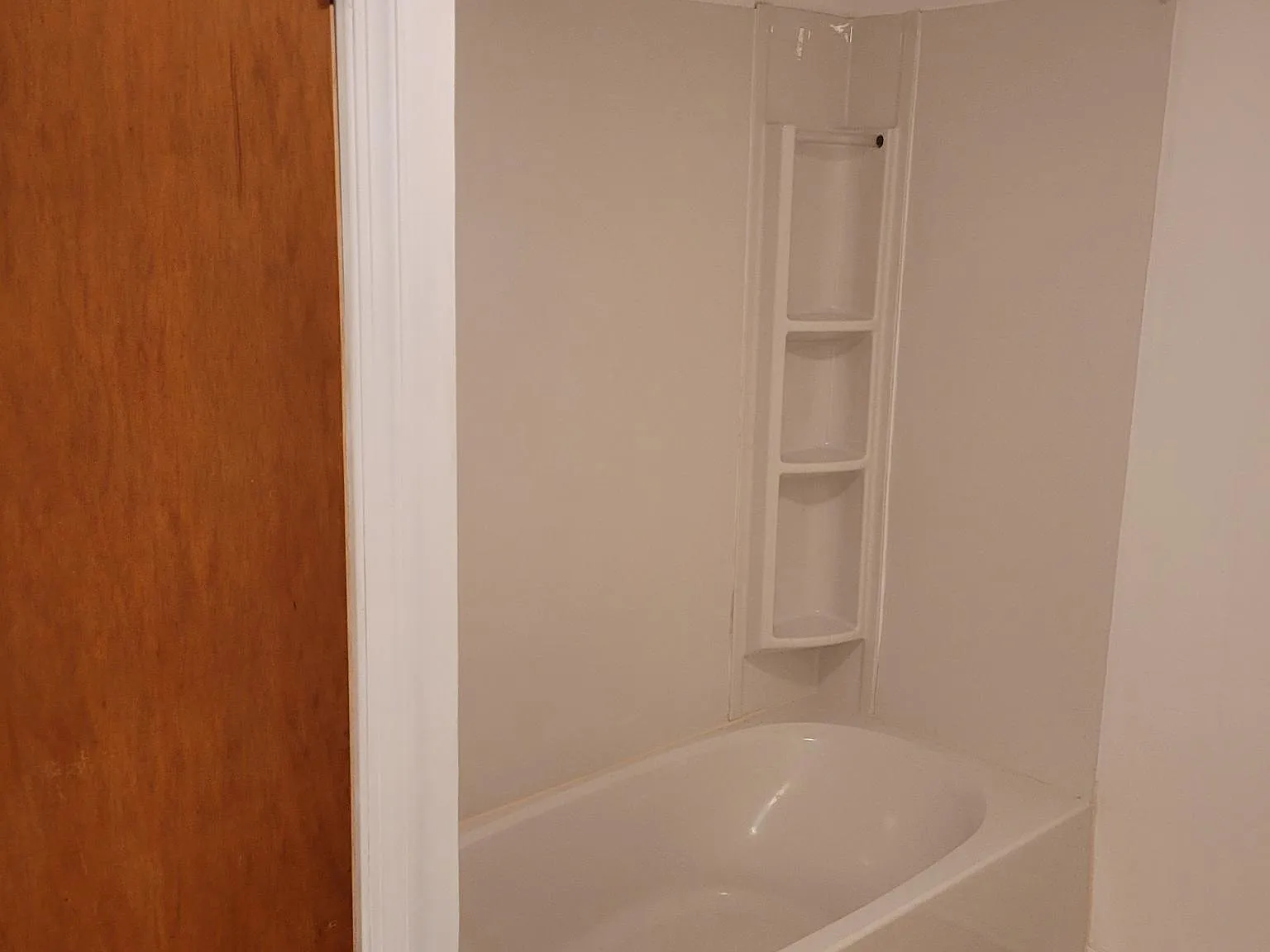 3 bed, $1,300 — Photo 3