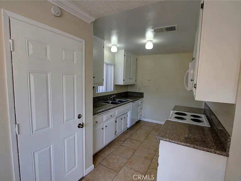 614 Linwood Ave #B — Photo 11