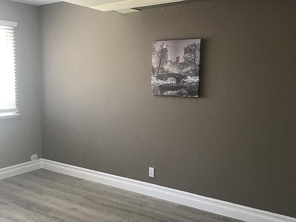 2nd image of 1061 S Almaden Ave APT 5