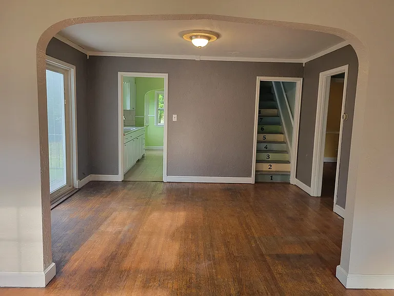 401 Central Ave — Photo 8