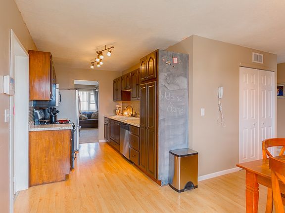 2nd image of 1949 Renfrew Dr