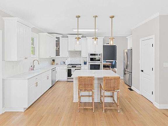 2nd image of 2293 Valle Rio Way