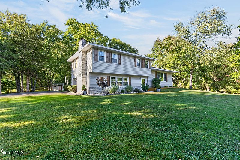 4th image of 313 Pine Circle