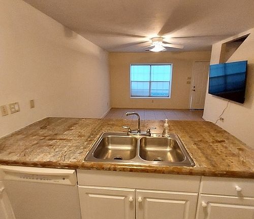 2nd image of 2752 Tess Cir #3/3