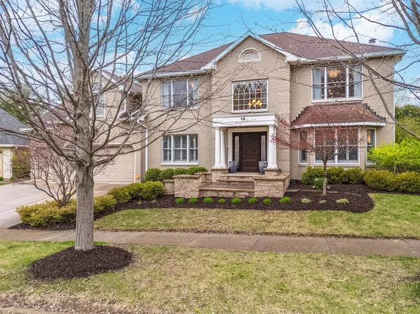 18 Buckhurst Cir, Bloomington, IL 61704