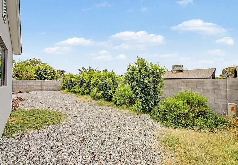 3701 E Ludlow Dr — Photo 47