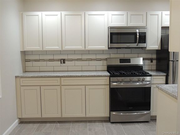 5th image of 276 Temple Hill Road #207