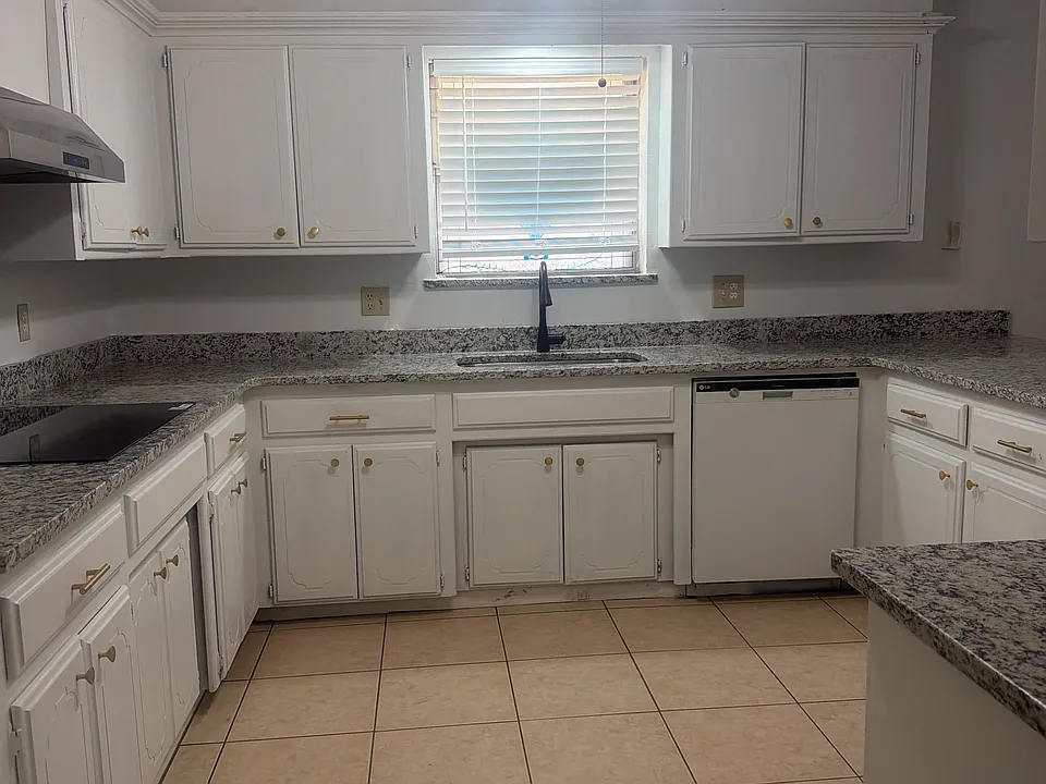 8800 NW 80th St
