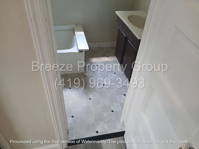 621 N Metcalf St — Photo 3