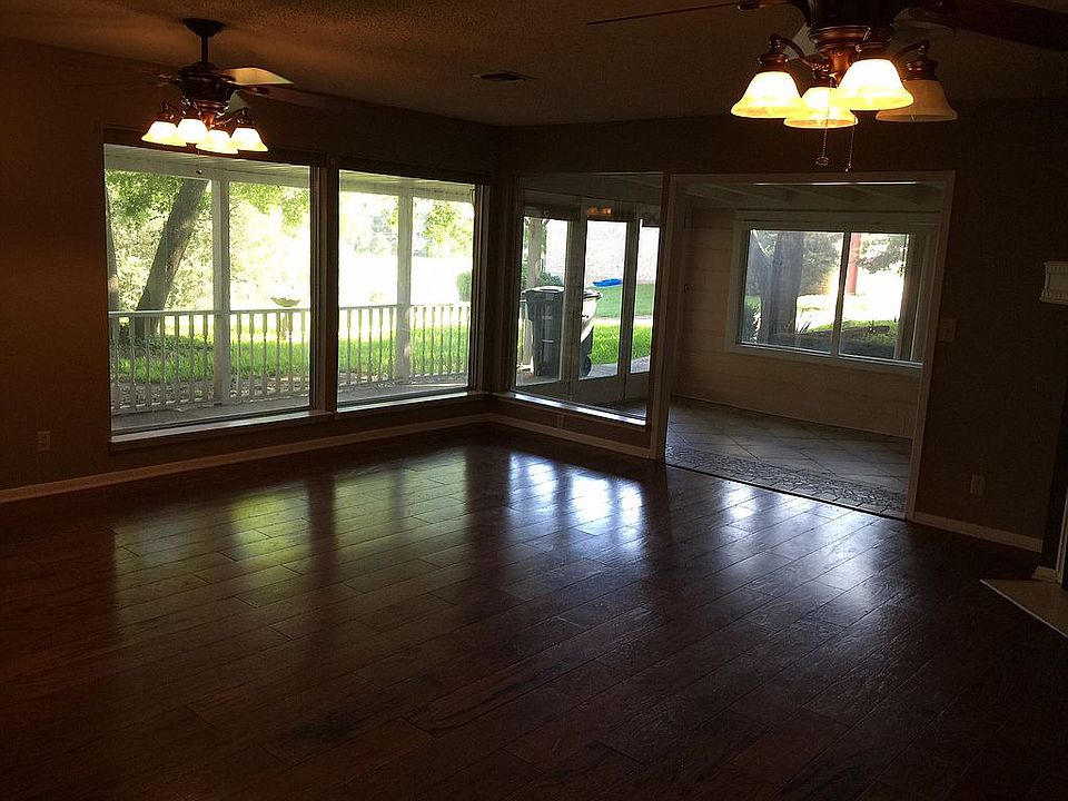 1st image of 1 Park Dr