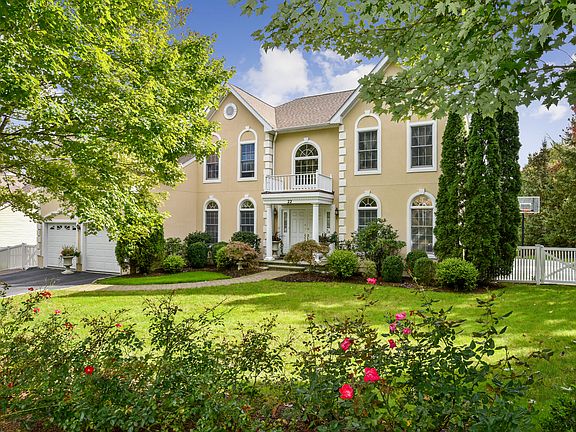 2nd image of 22 Eagle Ct