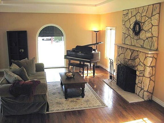 3rd image of 2412 Bywood Dr