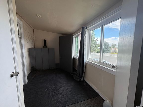 2nd image of 406 S Maple St