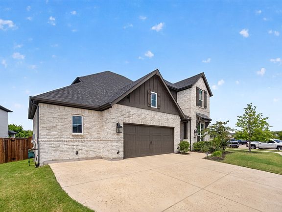 3rd image of 941 Webb Ln