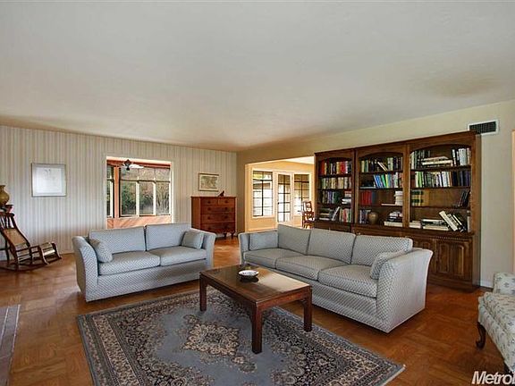 4th image of 2711 Morse Ave