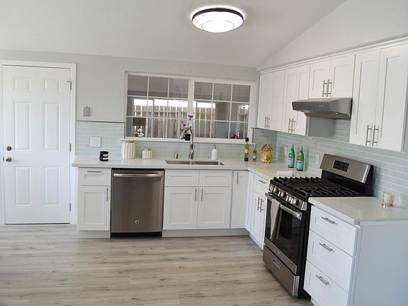 4th image of 1370 Cathay Dr