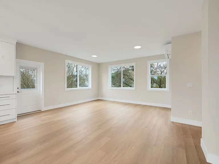 710 Catherine St — Photo 36