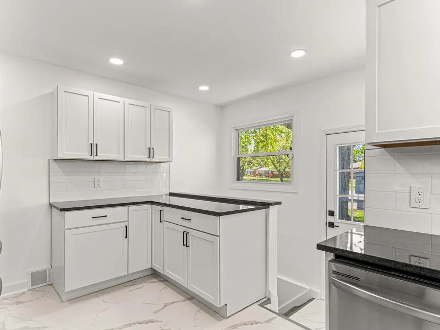 3 bed, 1112 sqft, $2,800 — Photo 4