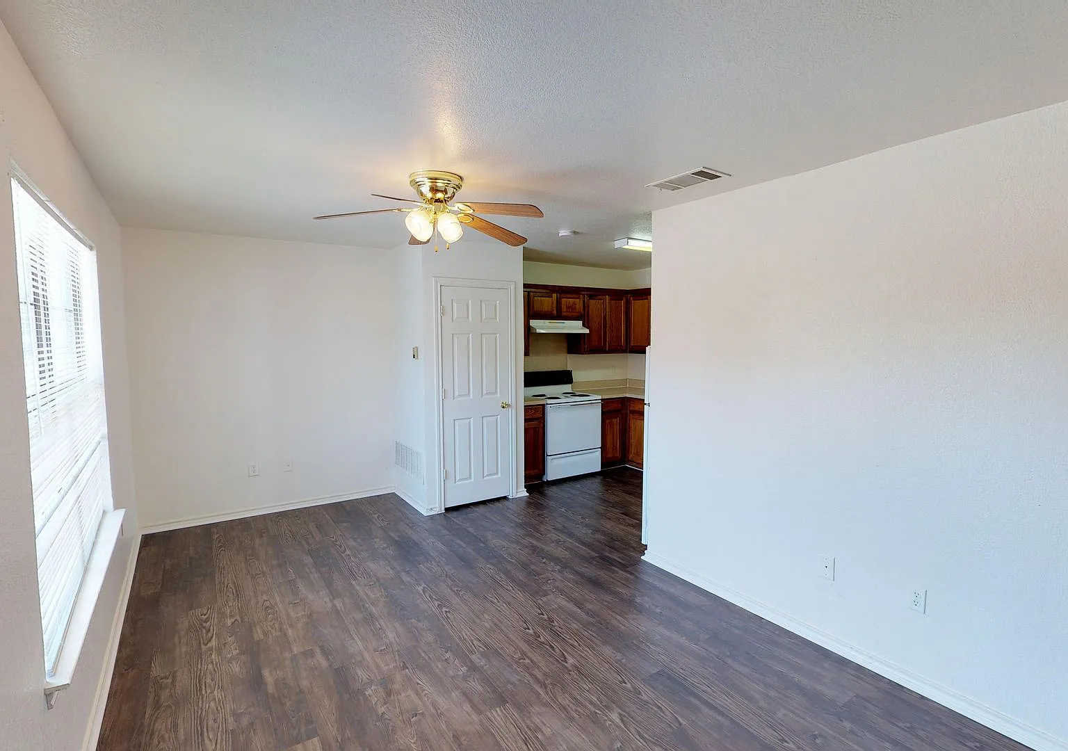 Somesuch Place Apartments — Photo 2