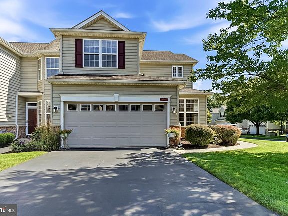 3rd image of 1534 Lexington Way
