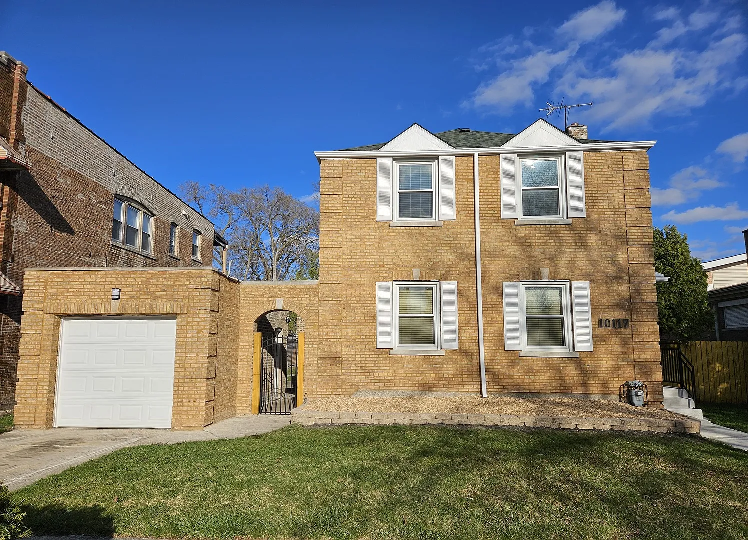 10117 S Rhodes Ave photo 1
